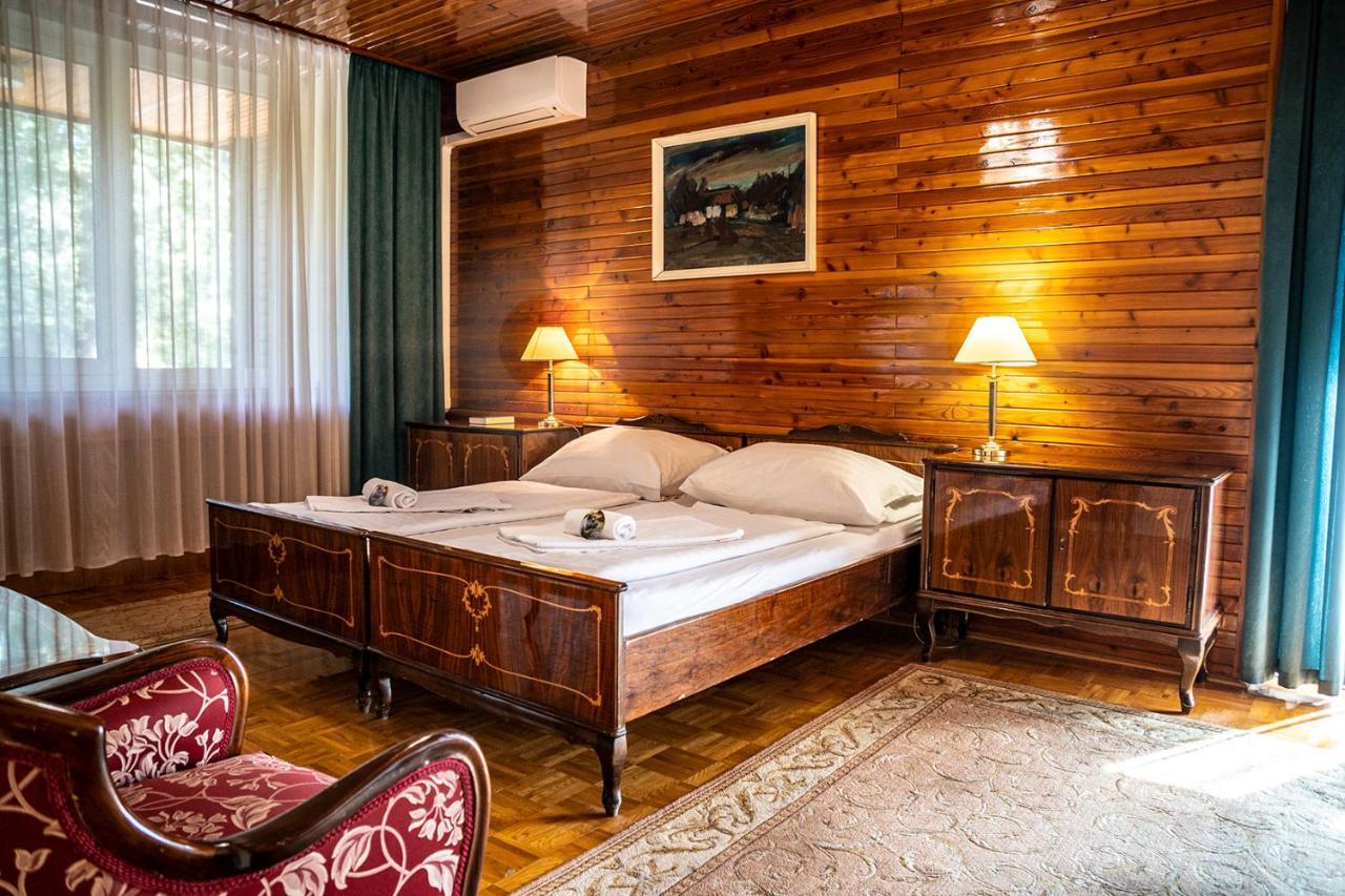 Ozoon Hotel Ньиредьхаза Экстерьер фото