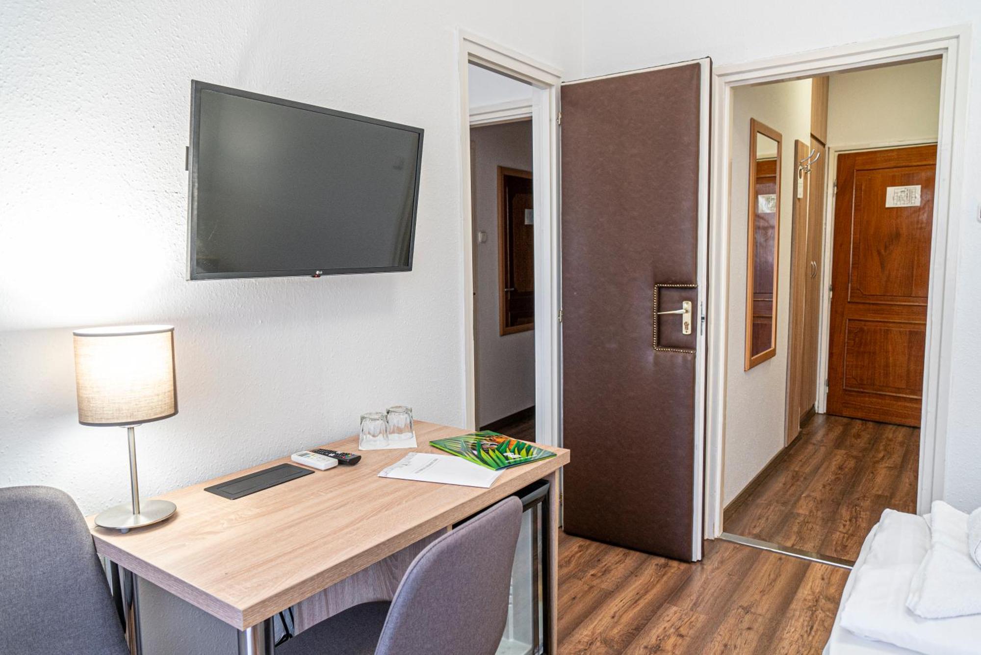 Ozoon Hotel Ньиредьхаза Экстерьер фото