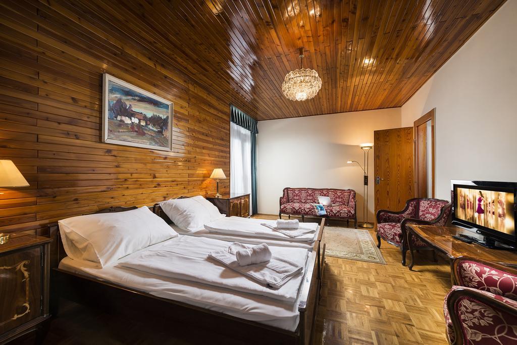 Ozoon Hotel Ньиредьхаза Экстерьер фото
